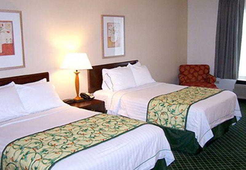 Fairfield Inn And Suites By Marriott Tampa Brandon Room photo