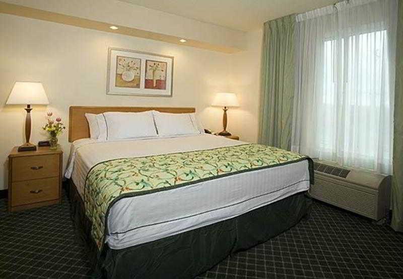 Fairfield Inn And Suites By Marriott Tampa Brandon Room photo